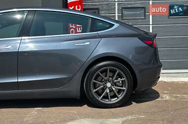 Седан Tesla Model 3 2020 в 