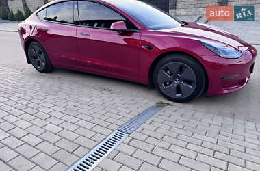 Седан Tesla Model 3 2022 в 
