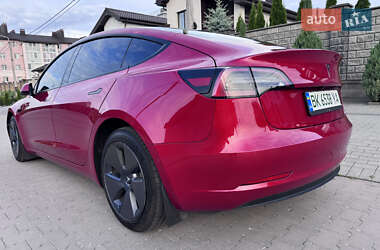 Седан Tesla Model 3 2022 в 