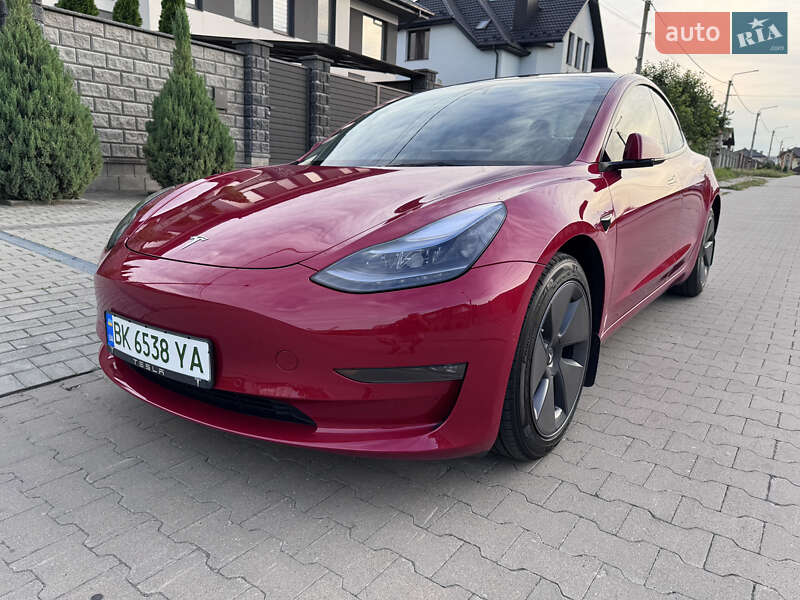 Седан Tesla Model 3 2022 в 