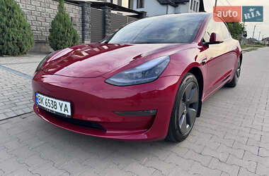 Седан Tesla Model 3 2022 в 
