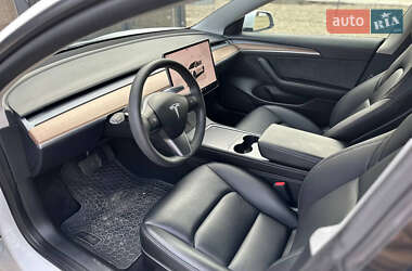 Седан Tesla Model 3 2022 в 