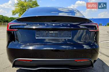 Седан Tesla Model 3 2024 в 