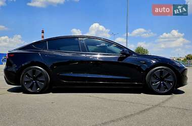 Седан Tesla Model 3 2024 в 