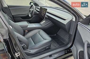 Седан Tesla Model 3 2024 в 
