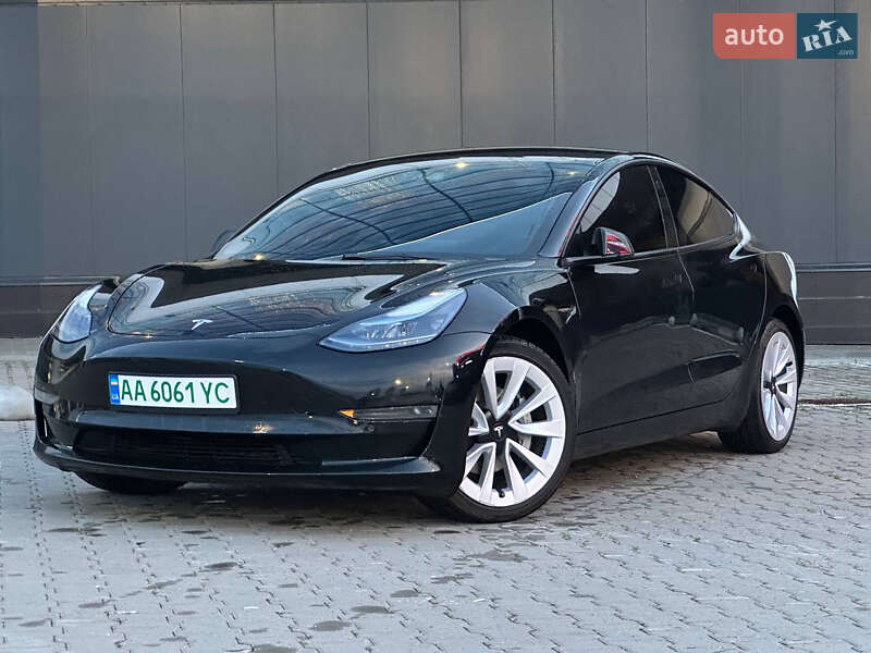 Седан Tesla Model 3 2022 в Киеве