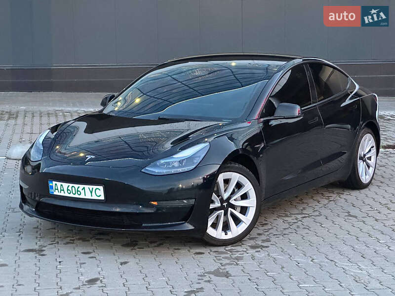 Седан Tesla Model 3 2022 в Киеве