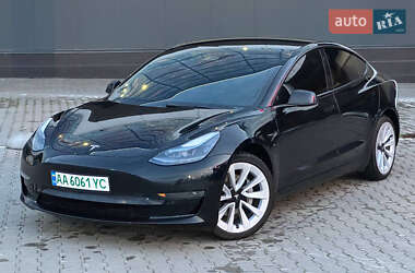 Седан Tesla Model 3 2022 в 