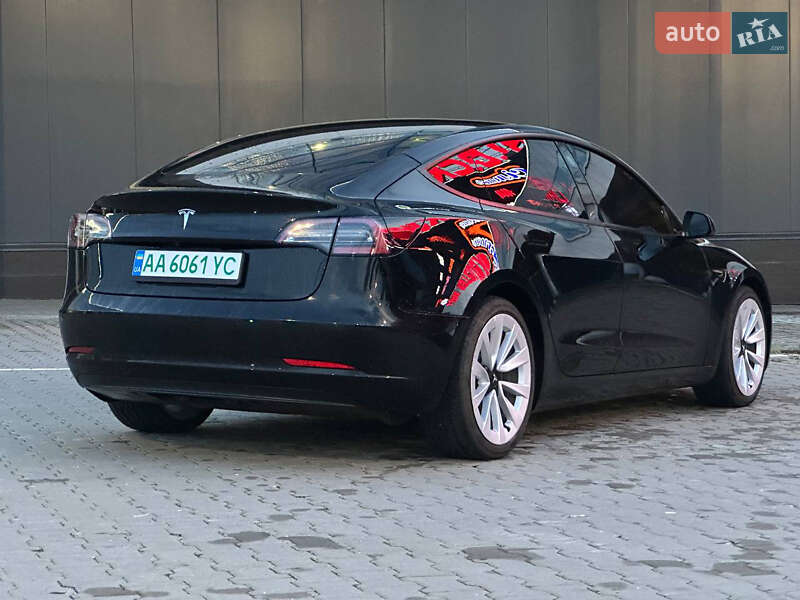 Седан Tesla Model 3 2022 в Киеве