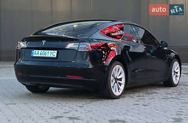 Седан Tesla Model 3 2022 в 