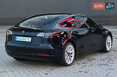 Седан Tesla Model 3 2022 в 