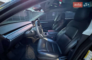 Седан Tesla Model 3 2022 в 
