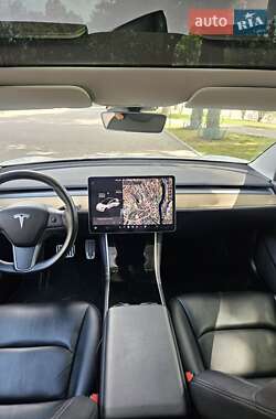 Седан Tesla Model 3 2019 в 