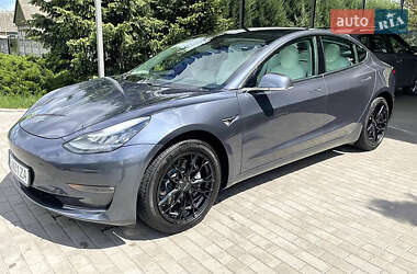 Седан Tesla Model 3 2020 в Львове