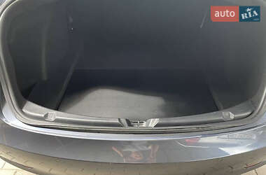 Седан Tesla Model 3 2020 в 