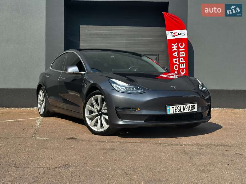 Седан Tesla Model 3 2018 в Києві
