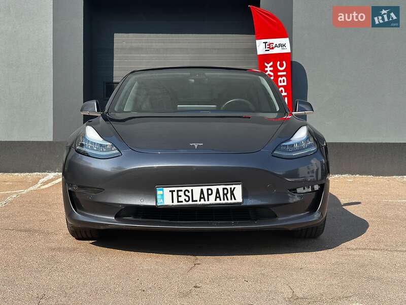 Седан Tesla Model 3 2018 в Києві