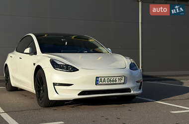Седан Tesla Model 3 2021 в 