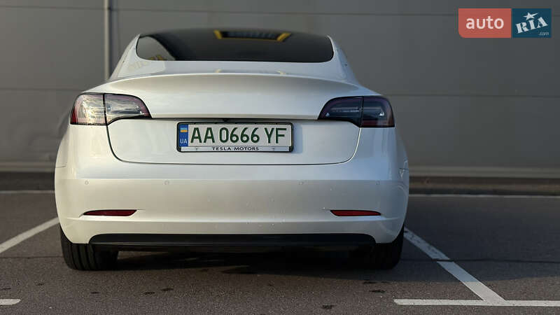 Седан Tesla Model 3 2021 в Василькове
