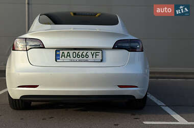 Седан Tesla Model 3 2021 в 
