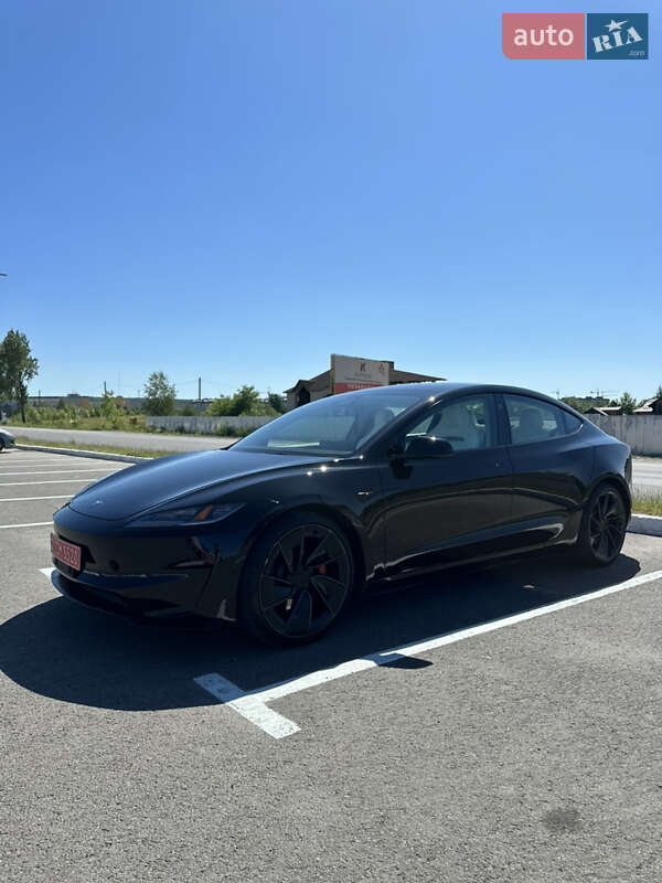 Tesla Model 3 2024