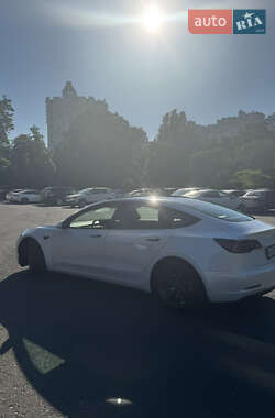 Седан Tesla Model 3 2021 в 