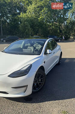 Седан Tesla Model 3 2021 в 