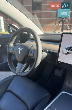 Седан Tesla Model 3 2021 в 