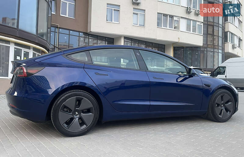 Седан Tesla Model 3 2023 в Тернополе