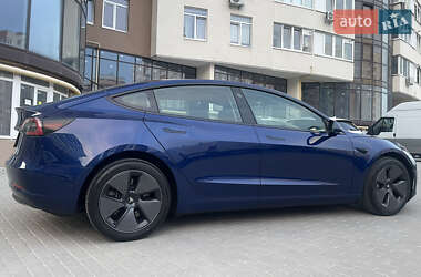Седан Tesla Model 3 2023 в 