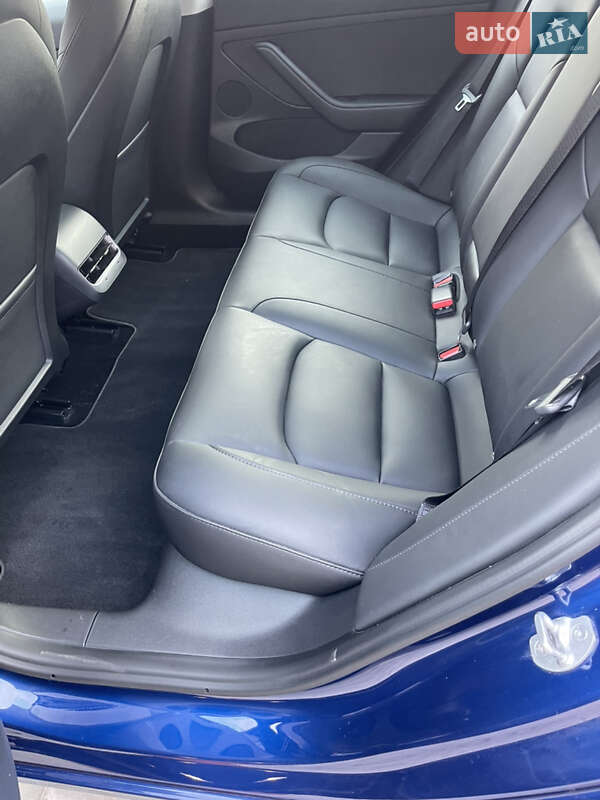 Седан Tesla Model 3 2023 в Тернополе