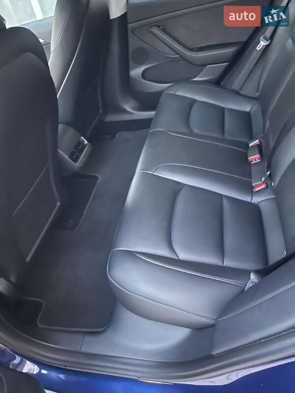 Седан Tesla Model 3 2023 в Тернополе
