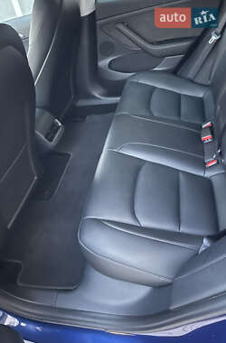 Седан Tesla Model 3 2023 в 