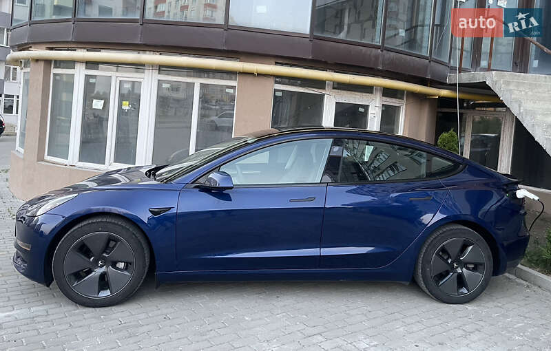 Седан Tesla Model 3 2023 в Тернополе