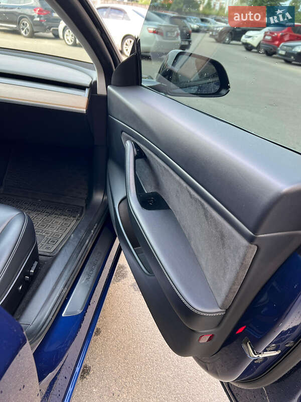 Седан Tesla Model 3 2020 в Киеве