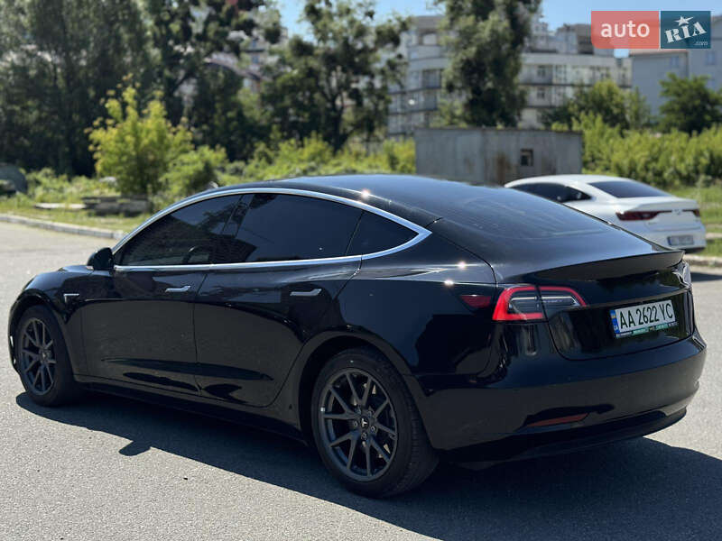 Седан Tesla Model 3 2018 в Киеве