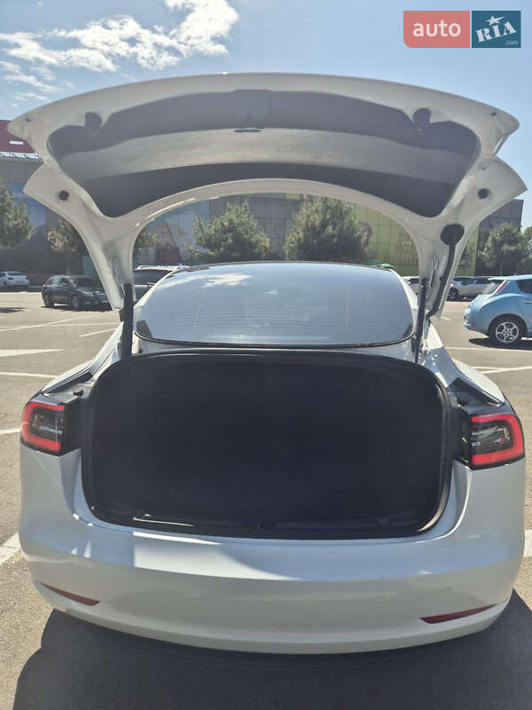 Седан Tesla Model 3 2022 в Черноморске