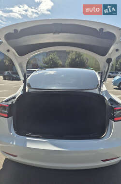 Седан Tesla Model 3 2022 в 
