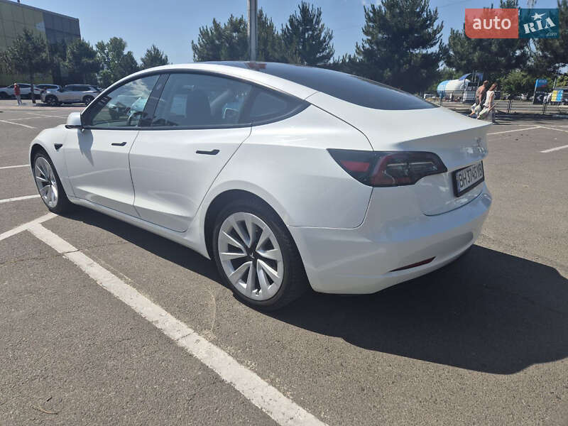 Седан Tesla Model 3 2022 в Черноморске