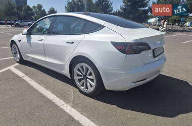 Седан Tesla Model 3 2022 в 