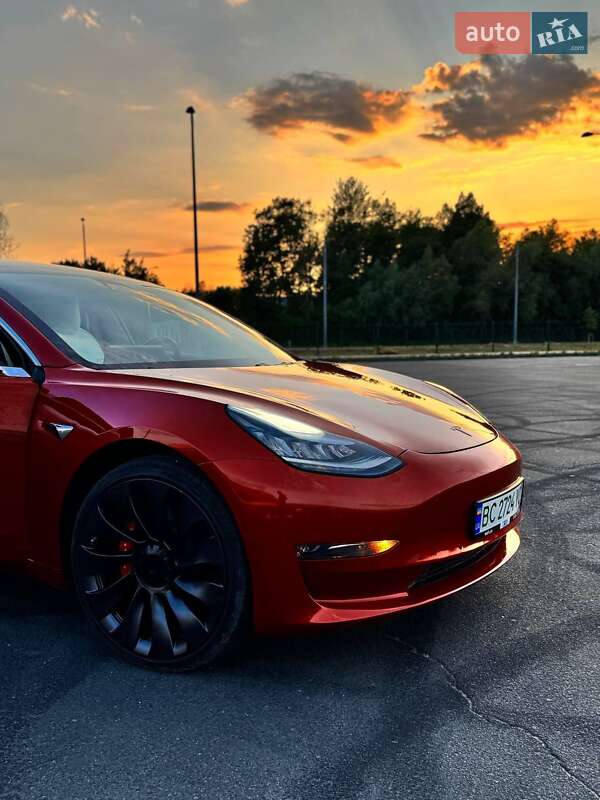 Седан Tesla Model 3 2018 в Львові