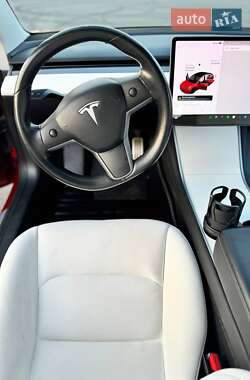 Седан Tesla Model 3 2018 в Львове