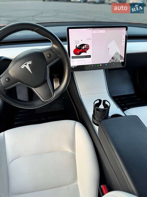 Седан Tesla Model 3 2018 в Львові