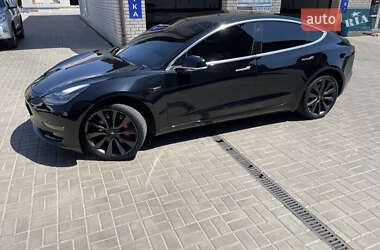 Седан Tesla Model 3 2020 в 