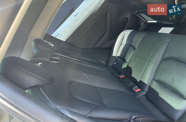 Седан Tesla Model 3 2020 в 