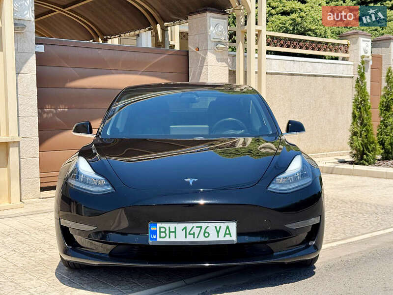 Седан Tesla Model 3 2019 в Одесі