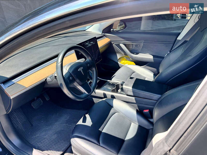 Седан Tesla Model 3 2019 в Одесі