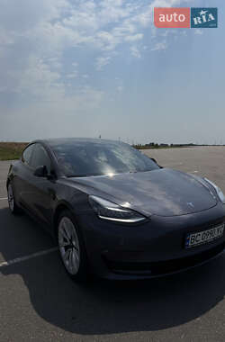 Седан Tesla Model 3 2020 в 