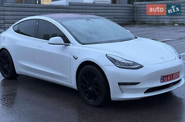 Седан Tesla Model 3 2018 в Ровно