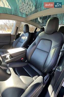 Седан Tesla Model 3 2019 в 